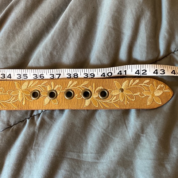 Linea Pelle Leather Belt Floral Gold - large - Picture 3 of 8